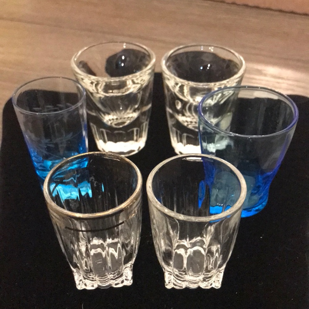 Bundle six vintage shot glasses four federal two pretty blue unmarked barware